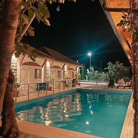 Guesthouse Lord Byron Tepelene Екстер'єр фото