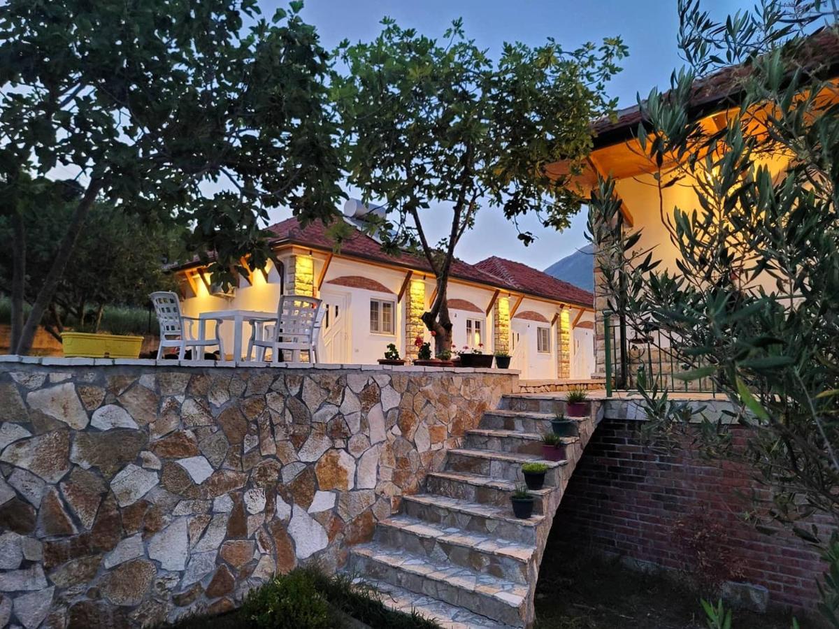Guesthouse Lord Byron Tepelene Екстер'єр фото
