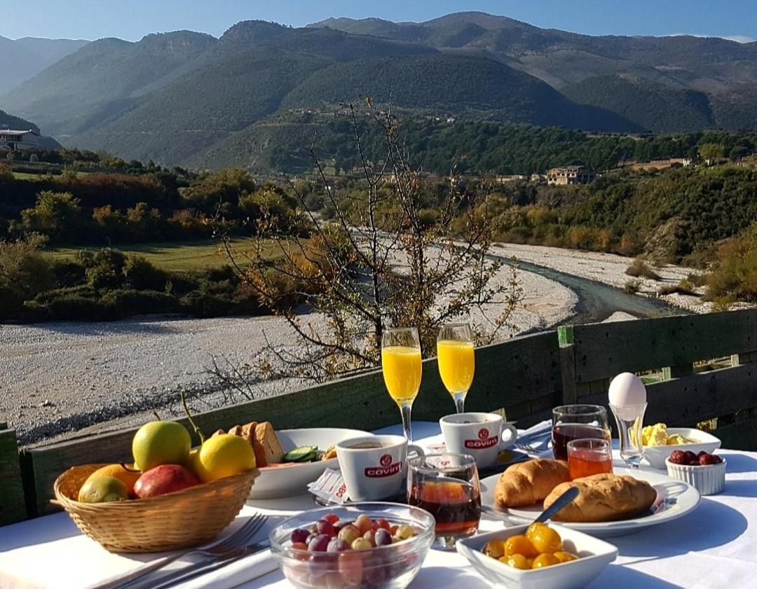 Guesthouse Lord Byron Tepelene Екстер'єр фото