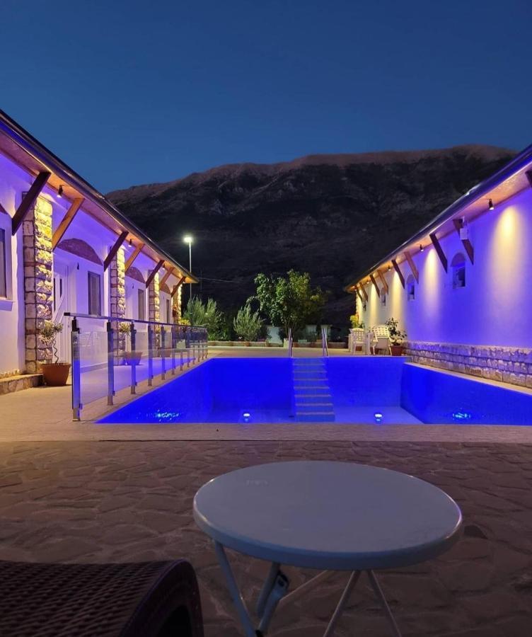 Guesthouse Lord Byron Tepelene Екстер'єр фото