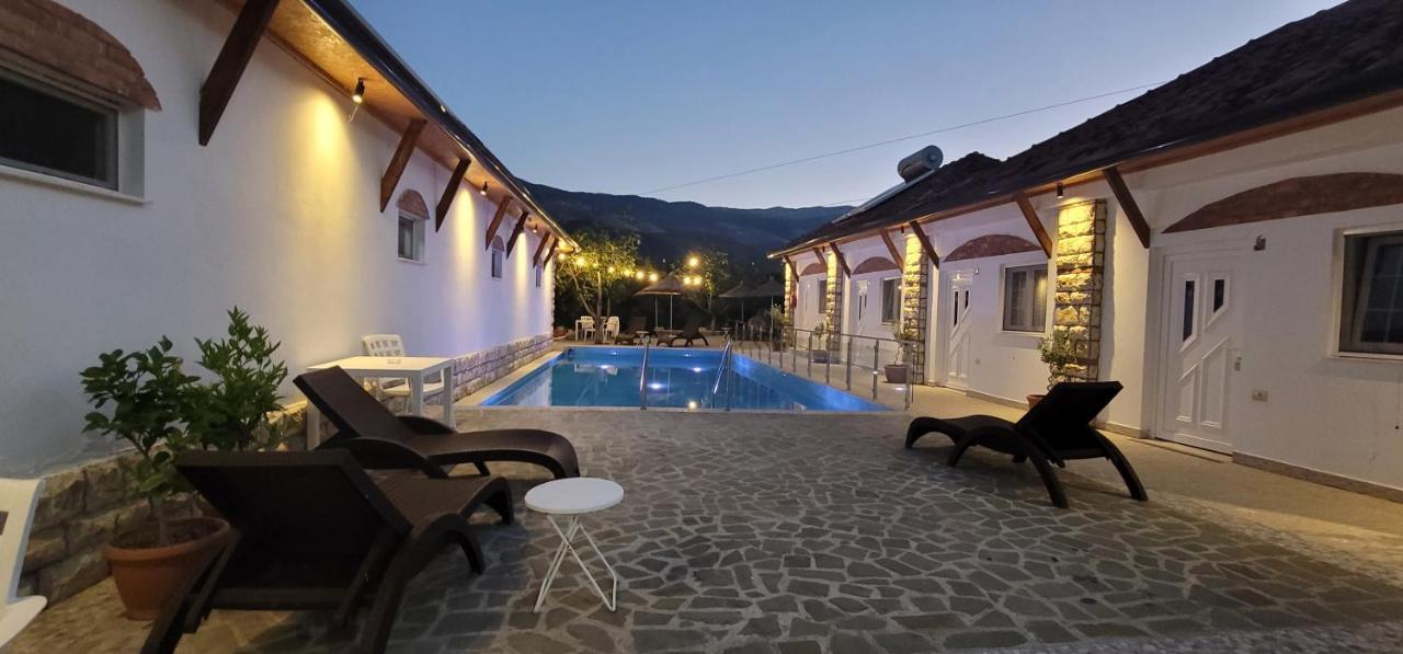 Guesthouse Lord Byron Tepelene Екстер'єр фото