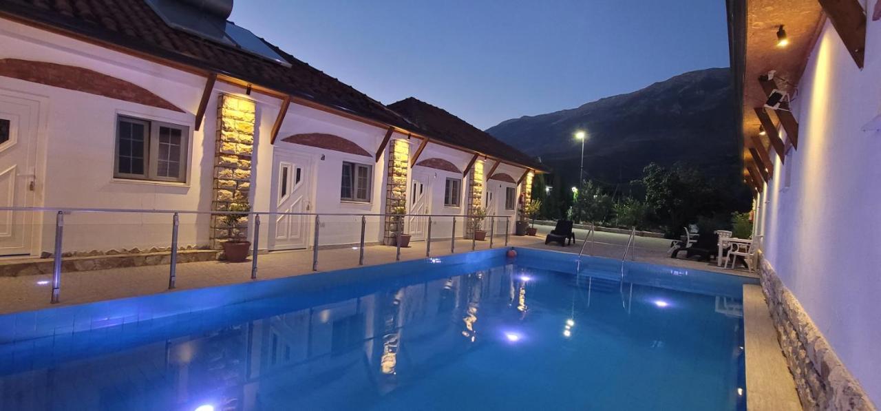 Guesthouse Lord Byron Tepelene Екстер'єр фото