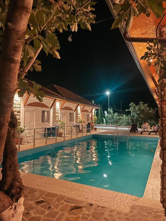 Guesthouse Lord Byron Tepelene Екстер'єр фото
