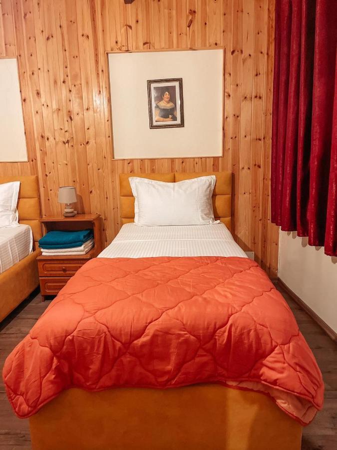 Guesthouse Lord Byron Tepelene Екстер'єр фото
