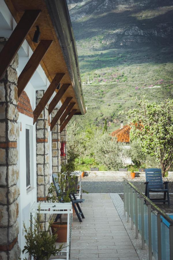Guesthouse Lord Byron Tepelene Екстер'єр фото